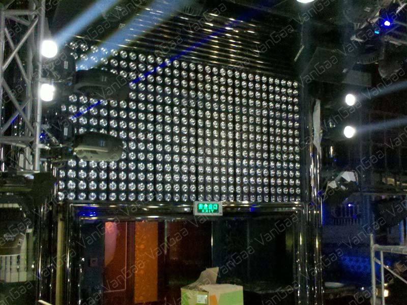 Матричные светильники, которые производятся Vangaa, используют в ночной баре